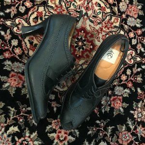 Women's Black Fleece by Thom Browne shoes size 8